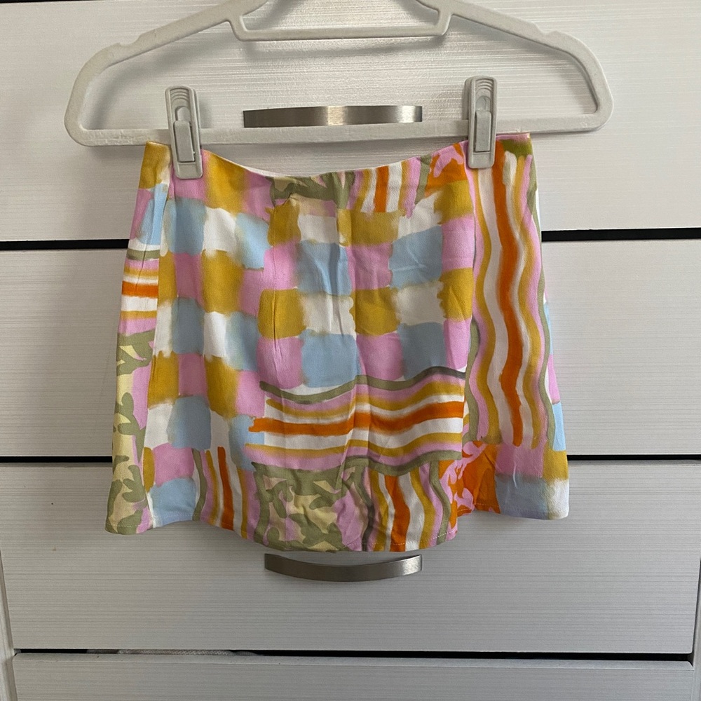 Colorful Princess Polly mini skirt. Size 4